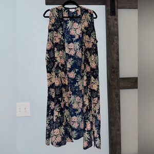 Large Lularoe Joy vest EUC floral